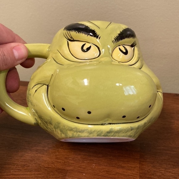 NEW DR. SEUSS GRINCH SCULPTED CERAMIC MUG - Picture 9 of 9